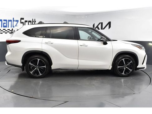 Used 2021 Toyota Highlander XSE AWD/4WD image 6