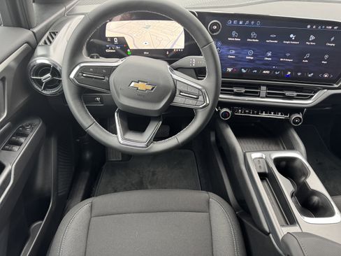 New 2026 Chevrolet Equinox EV LT image 18