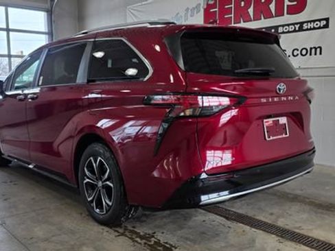 New 2026 Toyota Sienna Platinum image 3