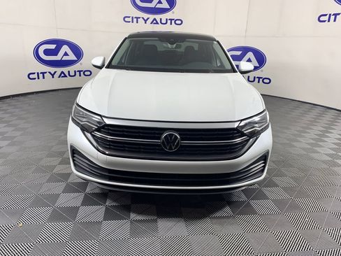 Used 2023 Volkswagen Jetta SE w/ Panoramic Sunroof Package FWD image 9