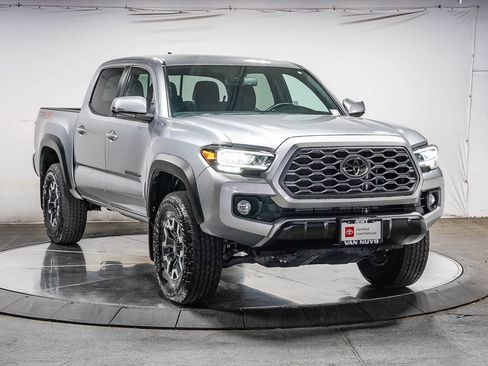 Certified 2023 Toyota Tacoma TRD Off-Road AWD/4WD image 5