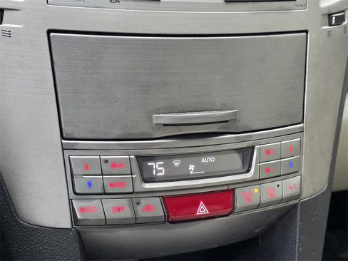 Used 2013 Subaru Outback 3.6R Limited w/ Moonroof Pkg image 18