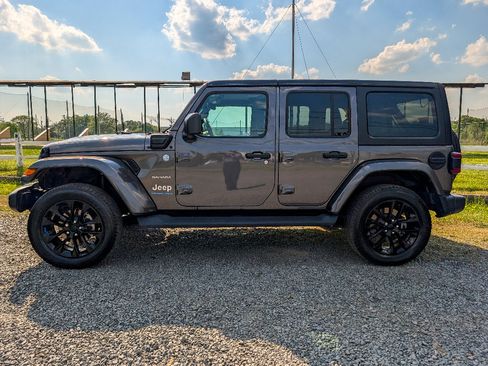 Used 2023 Jeep Wrangler Unlimited Sahara w/ Cold Weather Group AWD/4WD image 9