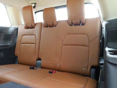 Used 2025 Nissan Pathfinder Platinum AWD/4WD image 31