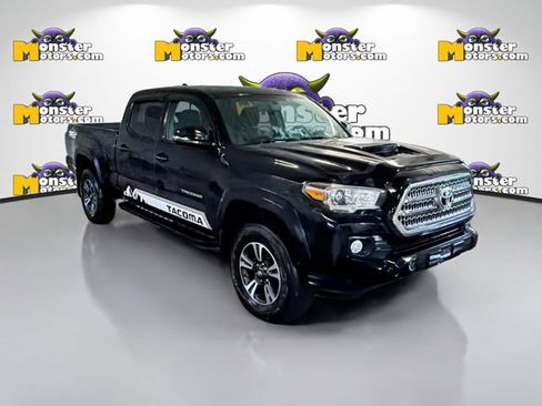 Used 2017 Toyota Tacoma TRD Off-Road image 3