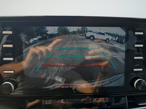 Used 2024 Toyota Sienna XLE FWD image 15