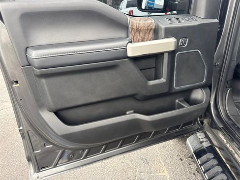 Used 2019 Ford F350 Lariat image 11