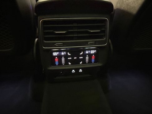 Used 2023 Audi SQ7 Prestige w/ Prestige Package AWD/4WD image 28