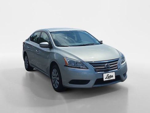 Used 2014 Nissan Sentra SV w/ SV Driver Package FWD image 2