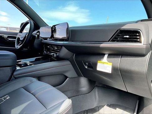 New 2026 Chevrolet Suburban RST image 8