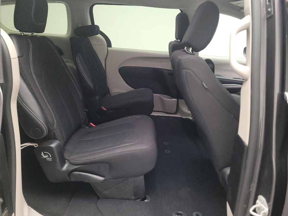 Used 2021 Chrysler Voyager LX FWD image 19