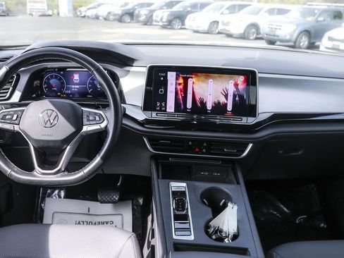 Certified 2025 Volkswagen Atlas Cross Sport SE image 28