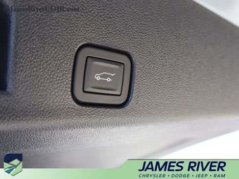 Used 2026 Chevrolet Traverse LT AWD/4WD image 17