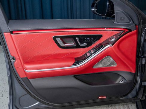 Used 2024 Mercedes-Benz S 580 4MATIC Sedan image 11