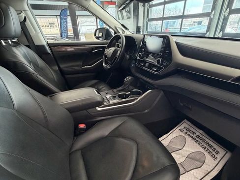Used 2021 Toyota Highlander Limited AWD/4WD image 11
