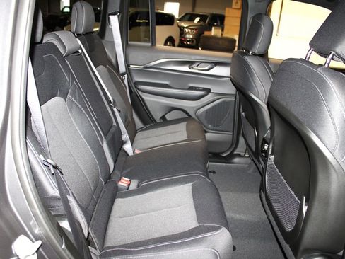 New 2025 Jeep Grand Cherokee Laredo X w/ Luxury Tech Group I image 32