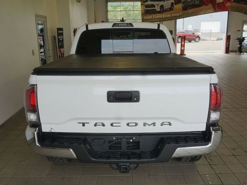 Used 2022 Toyota Tacoma TRD Off-Road AWD/4WD image 14