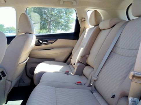 Used 2017 Nissan Rogue S image 12