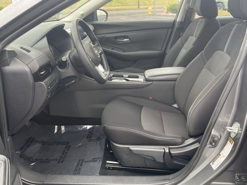 Used 2025 Nissan Sentra SV FWD image 11