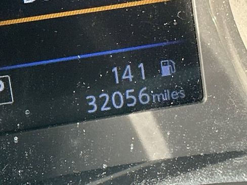 Used 2018 Nissan Rogue SV w/ Premium Package image 17