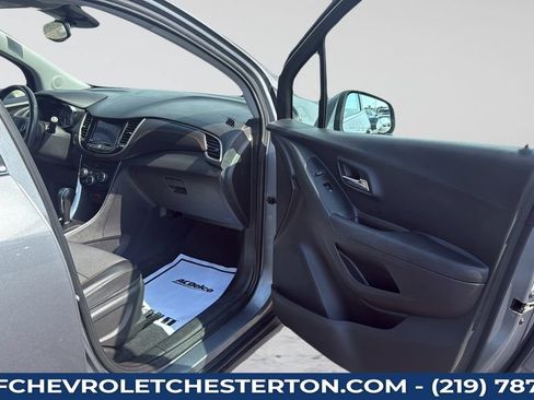 Used 2020 Chevrolet Trax LT w/ LT Convenience Package AWD/4WD image 22