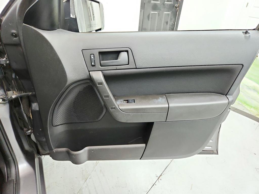 Used 2011 Ford Focus SE w/ 201A Rapid Spec Order Code FWD image 25