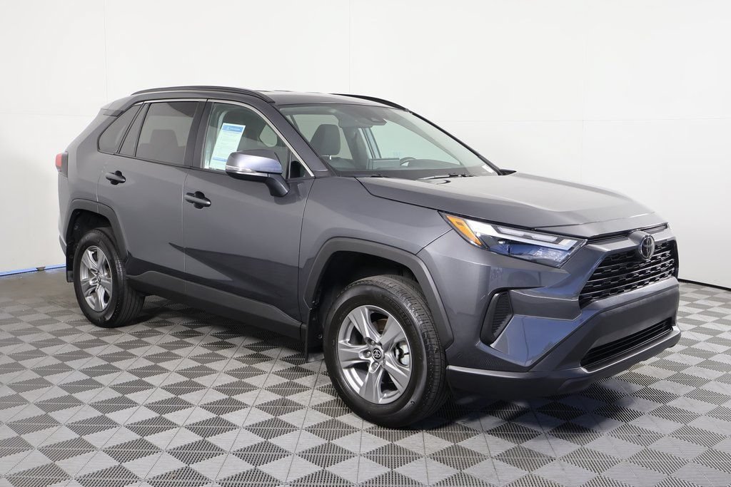 Used 2024 Toyota RAV4 XLE FWD image 3