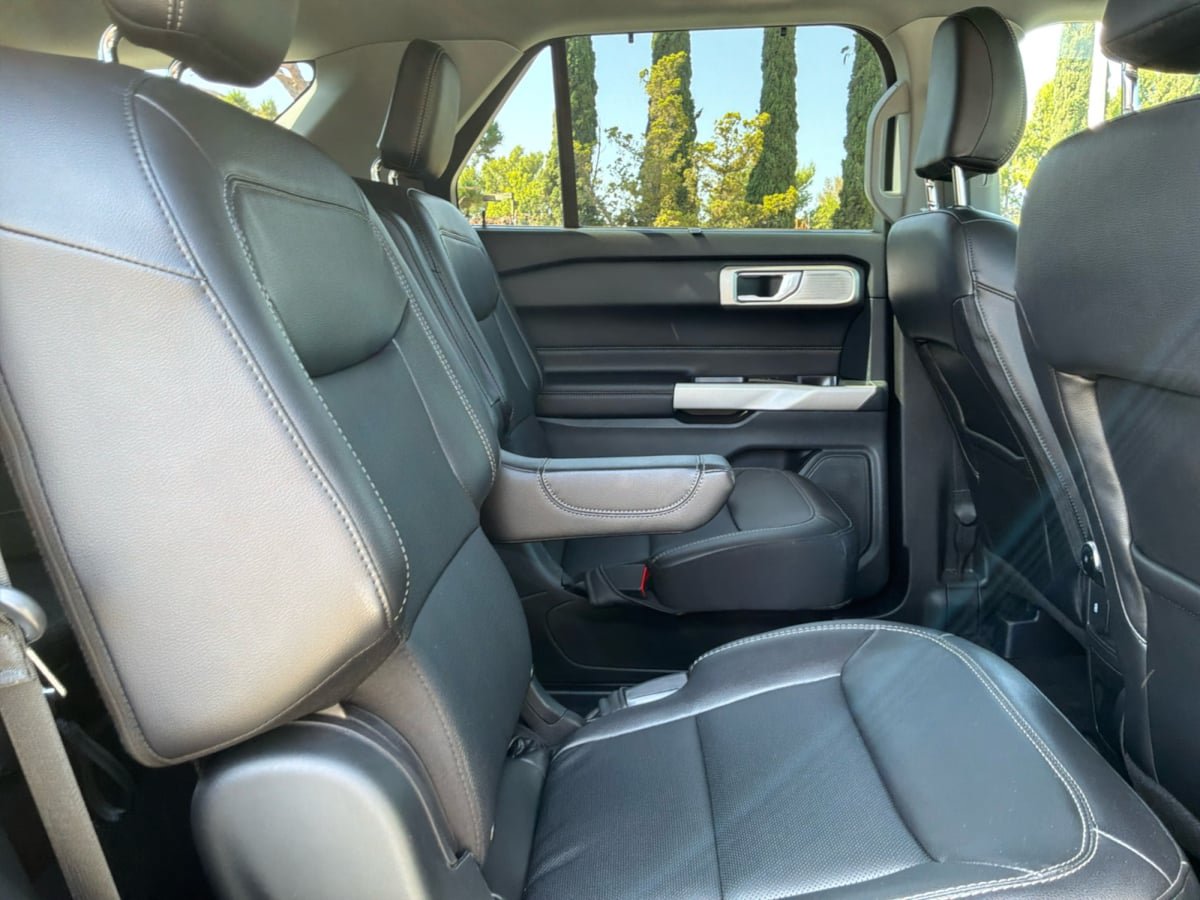 Used 2023 Ford Explorer Limited w/ Limited Technology Package RWD image 21