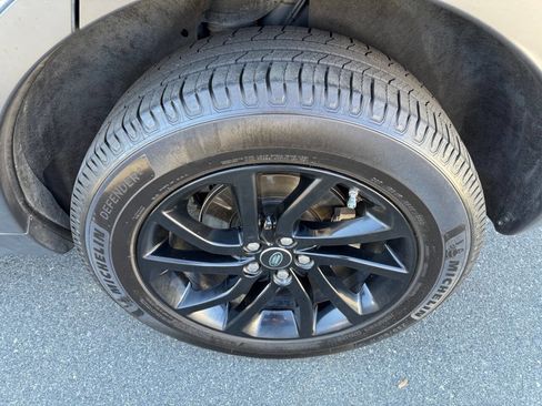 Used 2019 Land Rover Discovery Sport HSE image 28