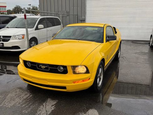 Used 2006 Ford Mustang Coupe image 2