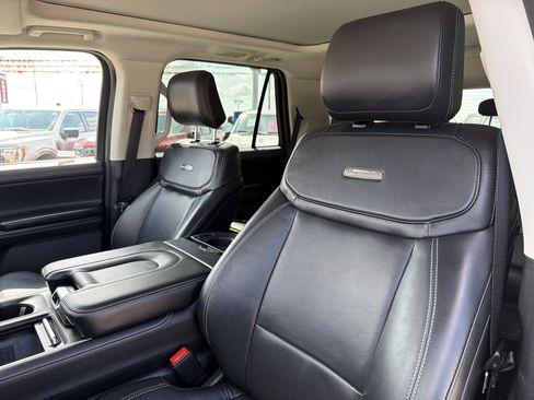 Used 2025 Ford Expedition Platinum AWD/4WD image 17
