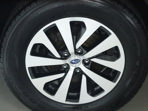 Used 2024 Subaru Outback Premium AWD/4WD image 13