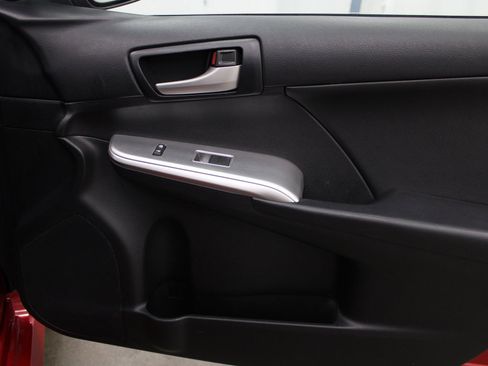 Used 2014 Toyota Camry SE image 26