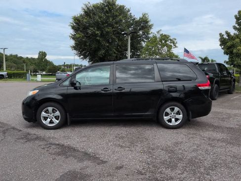 Used 2014 Toyota Sienna LE FWD image 3