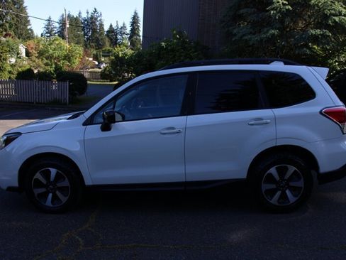 Used 2017 Subaru Forester 2.5i Premium AWD/4WD image 14