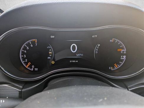 Used 2021 Jeep Grand Cherokee Laredo image 14