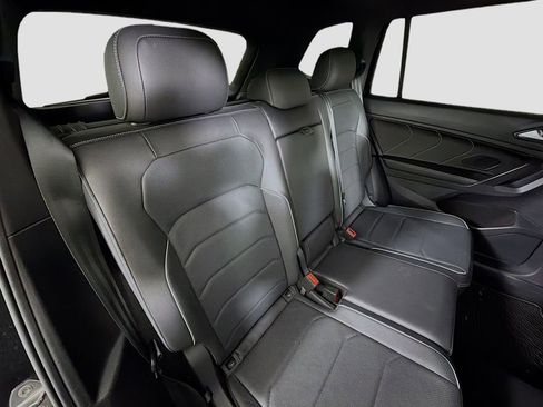 Used 2022 Volkswagen Tiguan SEL R-Line AWD/4WD image 31