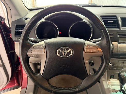 Used 2010 Toyota Highlander SE FWD image 29
