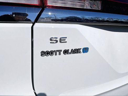 Used 2024 Volkswagen Atlas SE image 23