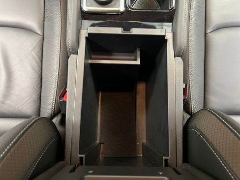 Used 2025 Nissan Pathfinder SL image 41