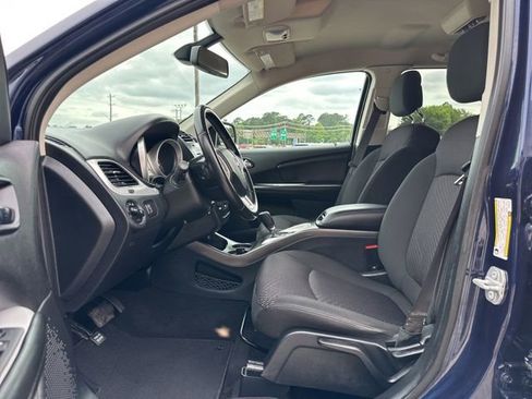 Used 2019 Dodge Journey SE w/ Connectivity Group FWD image 9