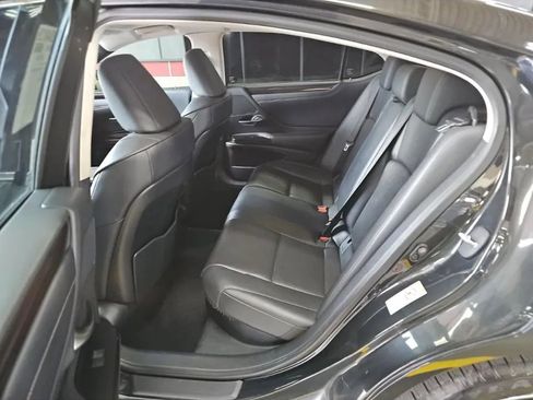 Used 2019 Lexus ES 300h w/ Premium Package FWD image 7