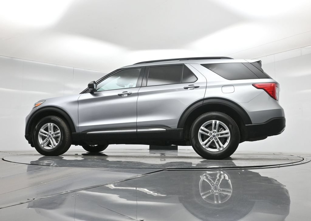Used 2024 Ford Explorer XLT w/ Equipment Group 202A AWD/4WD image 51