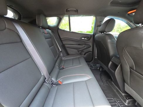 Used 2025 Chevrolet Trax RS w/ Sunroof Package FWD image 13