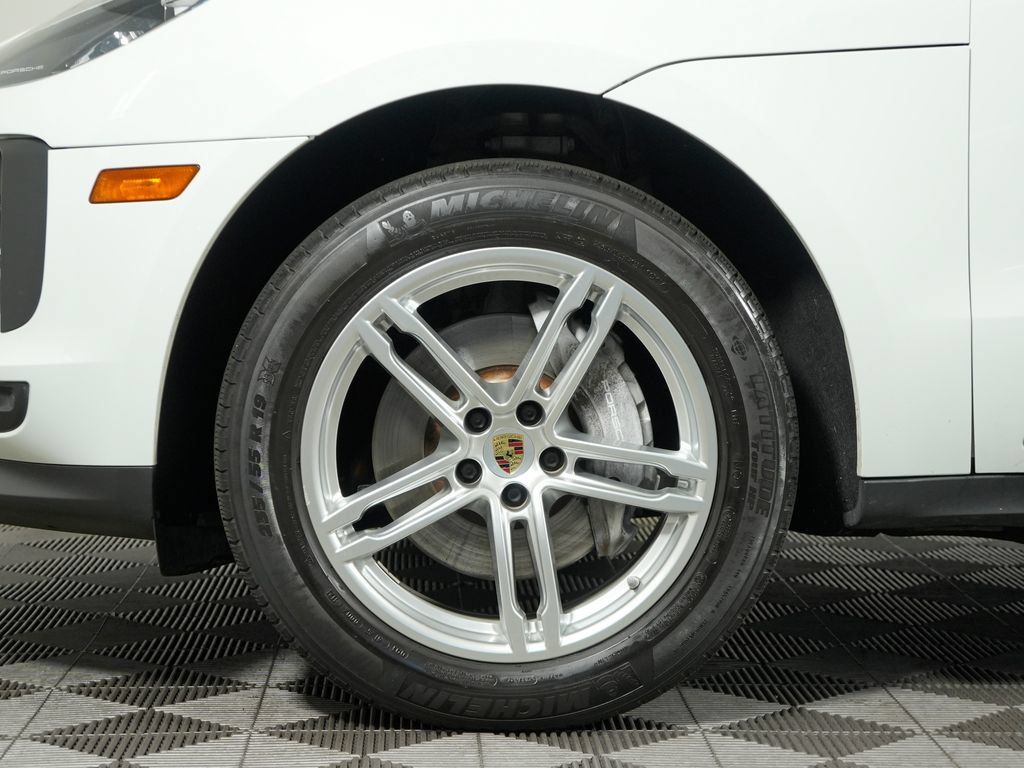 Certified 2021 Porsche Macan AWD/4WD image 13