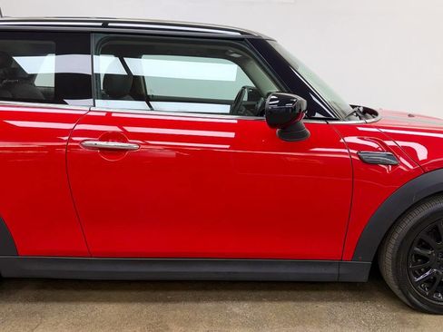 Used 2022 MINI Cooper 2-Door Hardtop w/ Premium Package image 15