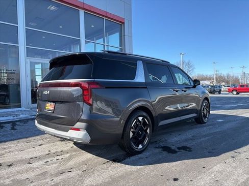 Used 2025 Kia Carnival EX image 7