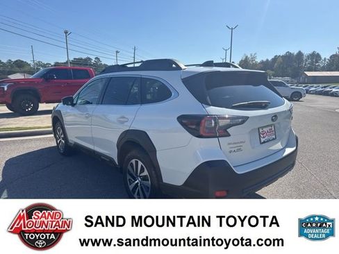 Used 2024 Subaru Outback Premium image 5