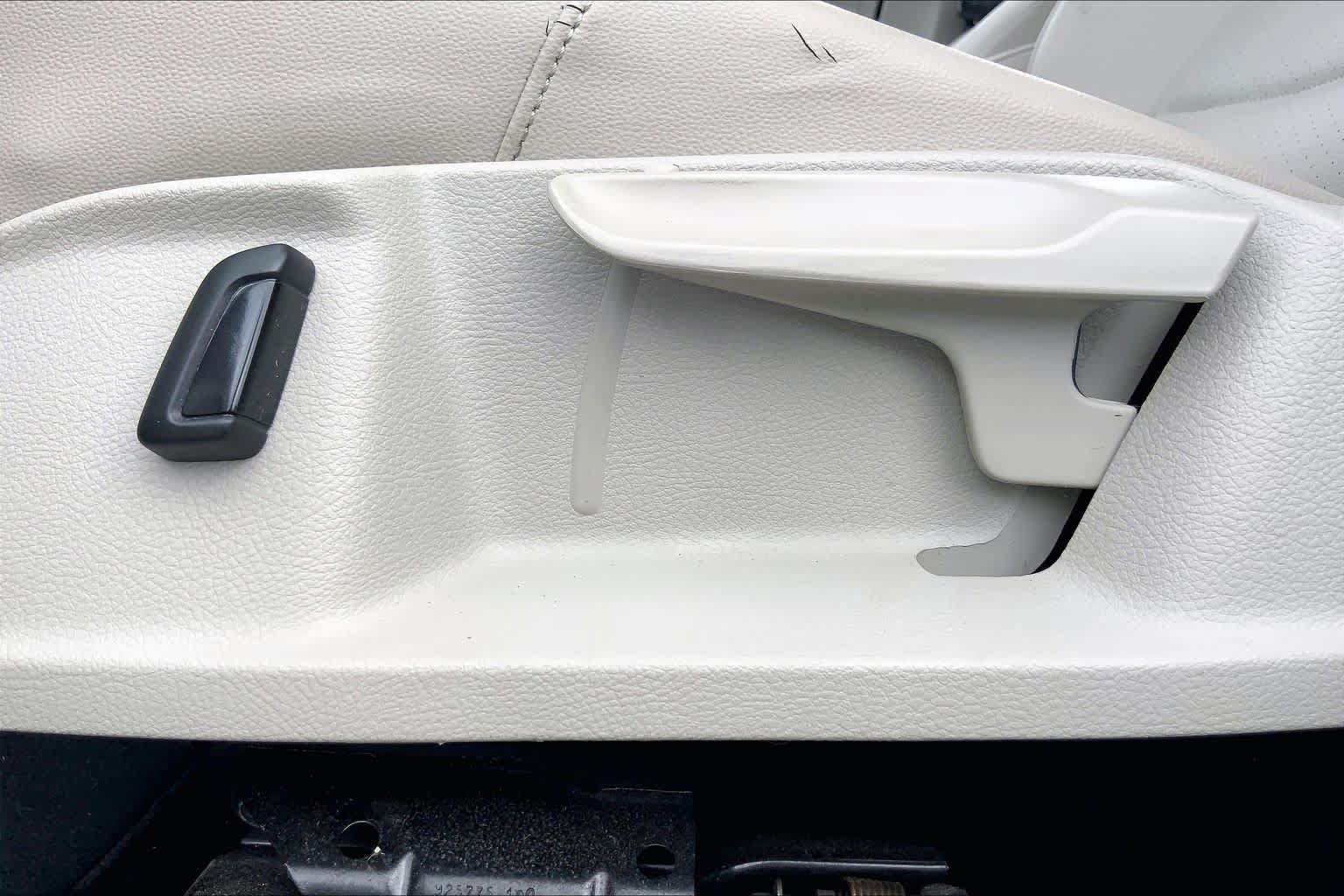 Used 2017 Volkswagen Golf Wolfsburg Edition FWD image 34