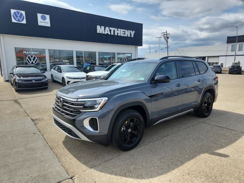 New 2026 Volkswagen Atlas Peak Edition image 1